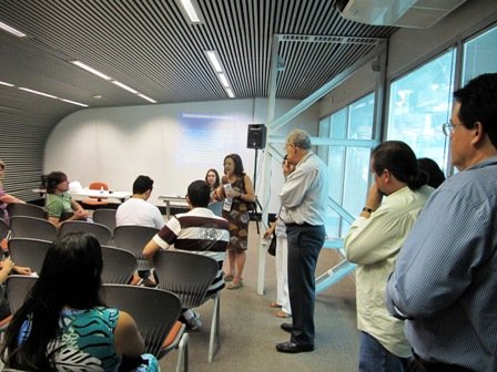 A presidente do V Simbravisa, Ediná Costa, dando as boas-vindas aos participantes do curso.